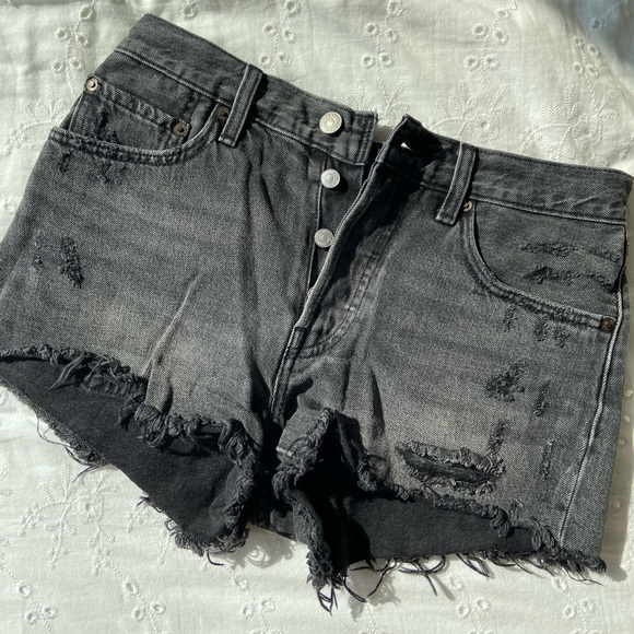 Levi’s 501 Faded Black Denim Shorts (Size 26) - Picture 1 of 6